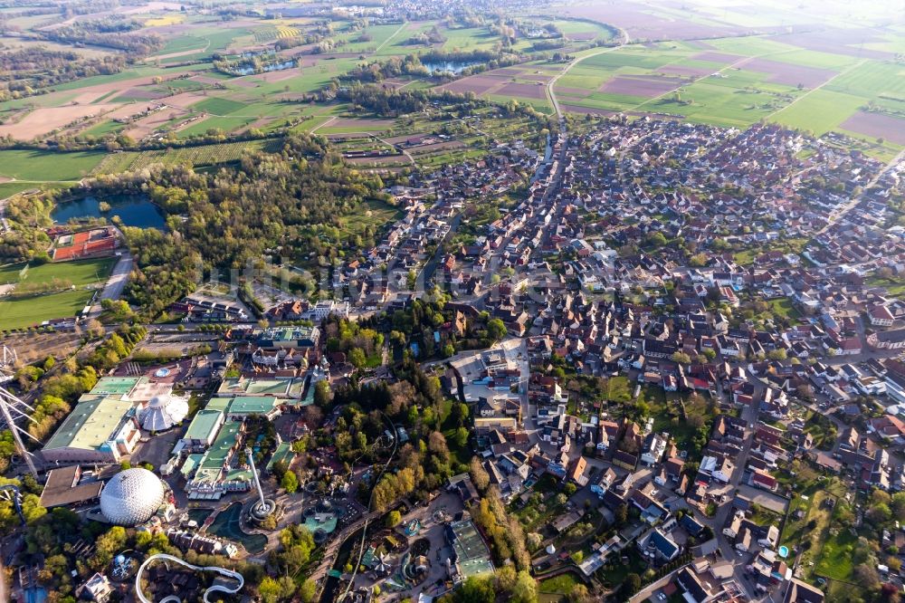 Luftbild Rust - Gesamtübersicht und Stadtgebiet mit Außenbezirken und Innenstadtbereich in Rust im Bundesland Baden-Württemberg, Deutschland