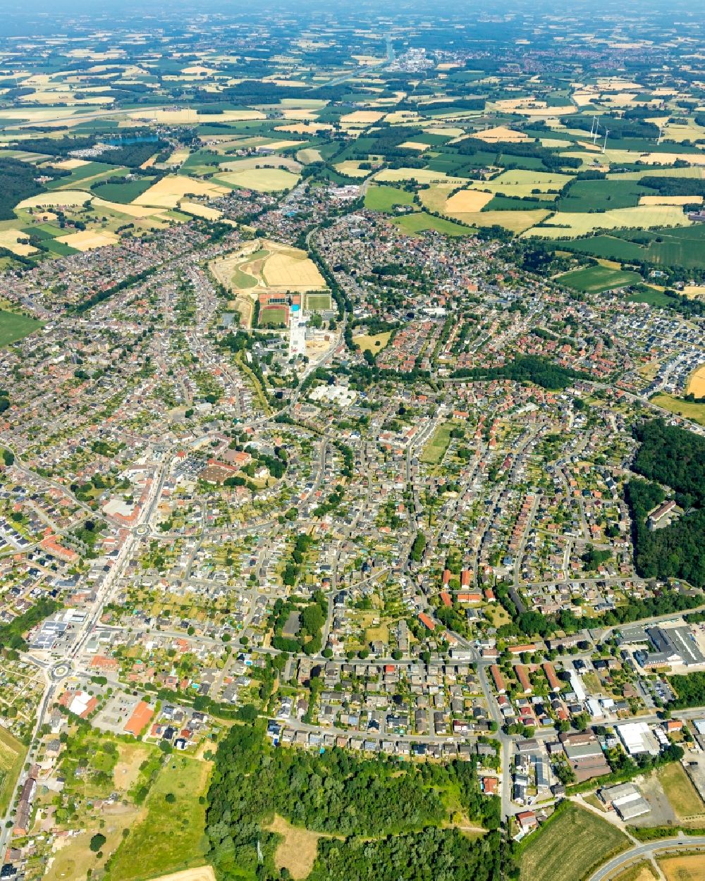 Luftaufnahme Selm - Gesamtübersicht und Stadtgebiet mit Außenbezirken und Innenstadtbereich in Selm im Bundesland Nordrhein-Westfalen, Deutschland