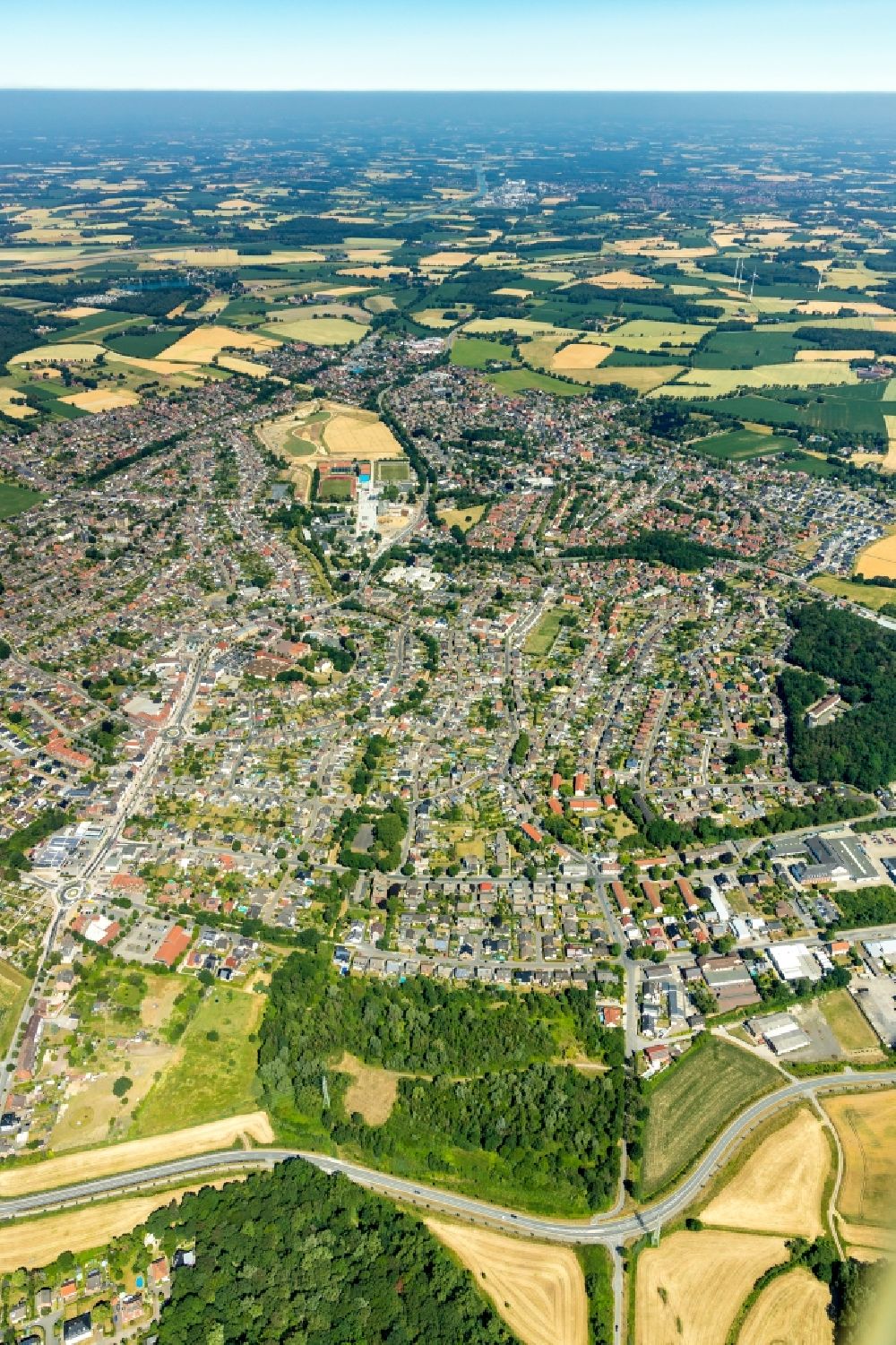 Luftaufnahme Selm - Gesamtübersicht und Stadtgebiet mit Außenbezirken und Innenstadtbereich in Selm im Bundesland Nordrhein-Westfalen, Deutschland