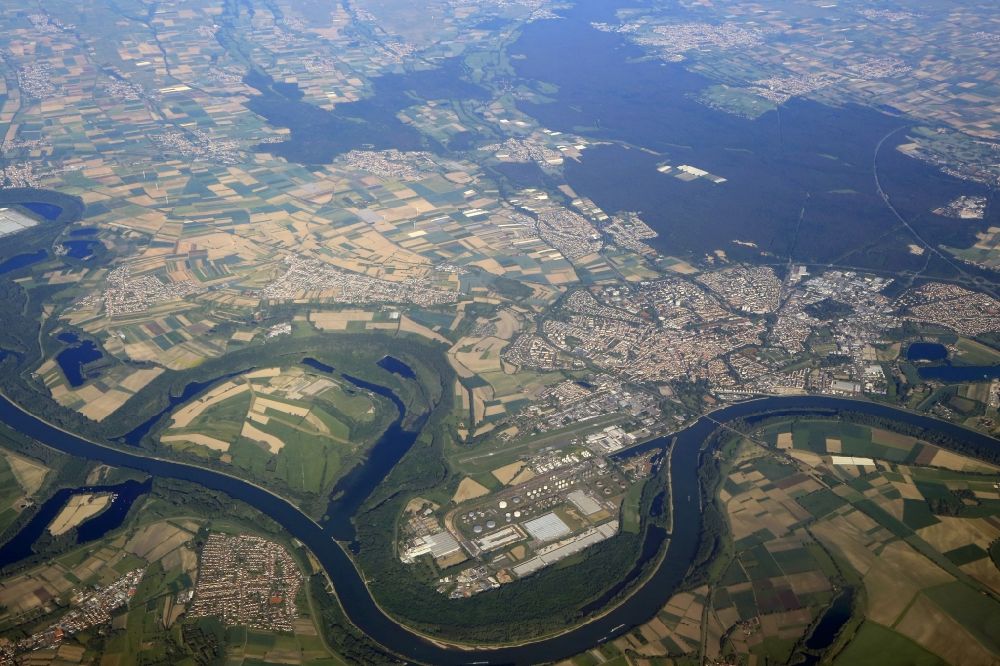 Luftaufnahme Speyer - Gesamtübersicht und Stadtgebiet mit Außenbezirken und Innenstadtbereich in Speyer im Bundesland Rheinland-Pfalz, Deutschland