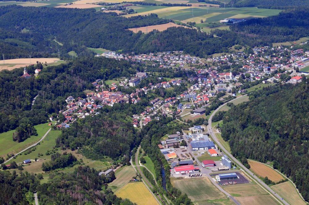 Luftbild Stühlingen - Gesamtübersicht und Stadtgebiet mit Außenbezirken und Innenstadtbereich in Stühlingen im Bundesland Baden-Württemberg, Deutschland