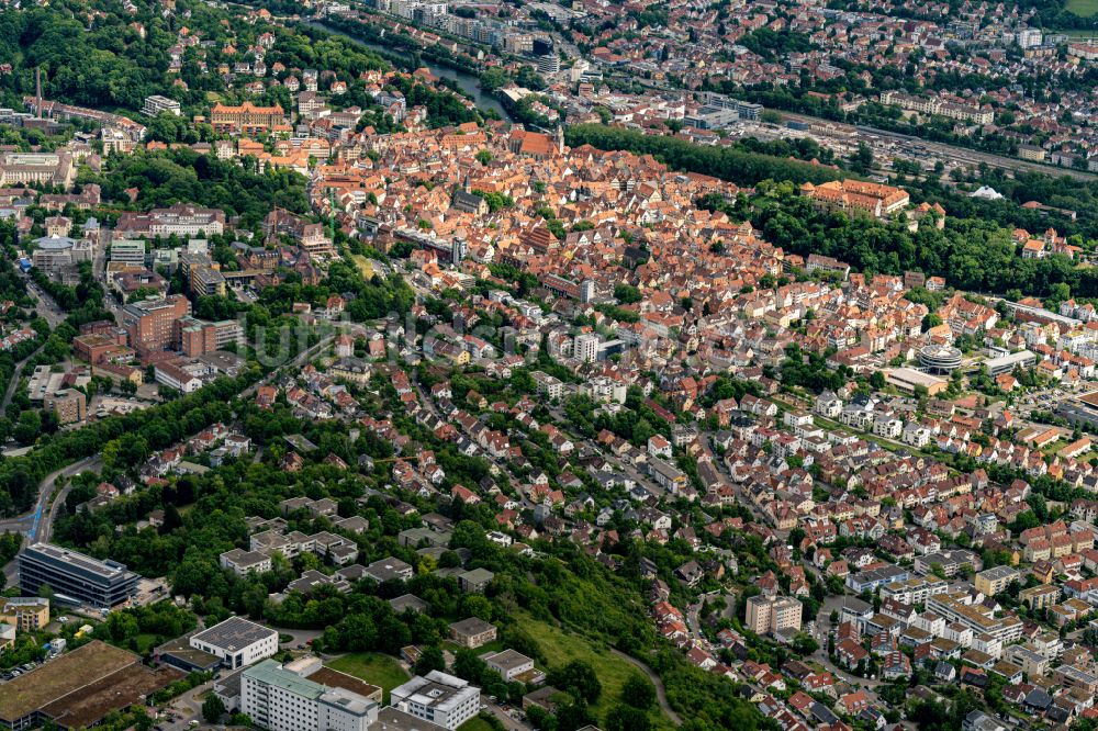 Tübingen von oben - Gesamtübersicht und Stadtgebiet mit Außenbezirken und Innenstadtbereich in Tübingen im Bundesland Baden-Württemberg, Deutschland