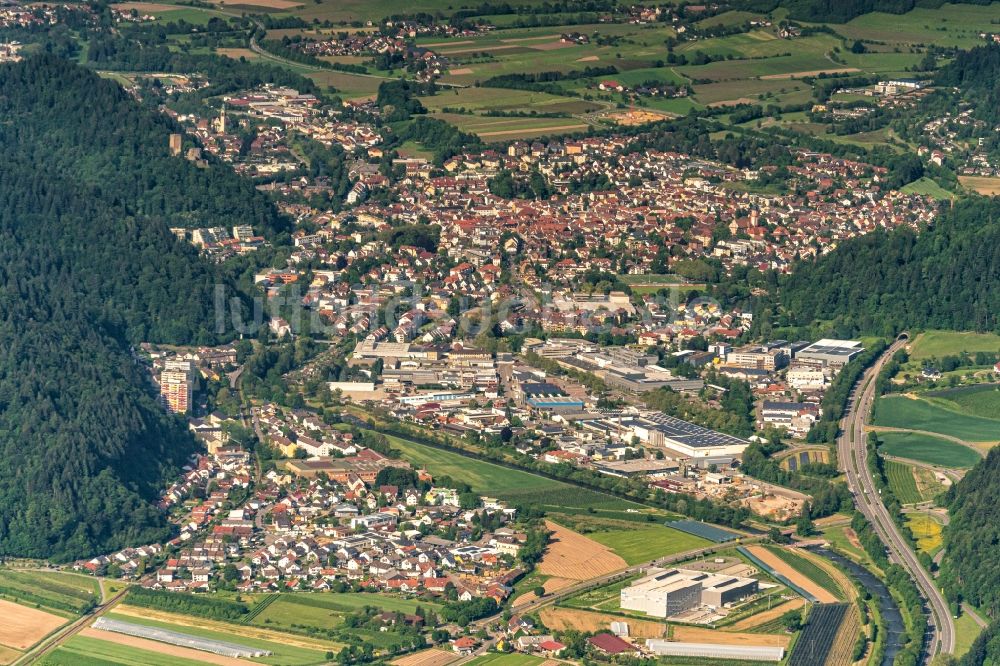Luftbild Waldkirch - Gesamtübersicht und Stadtgebiet mit Außenbezirken und Innenstadtbereich in Waldkirch im Bundesland Baden-Württemberg, Deutschland
