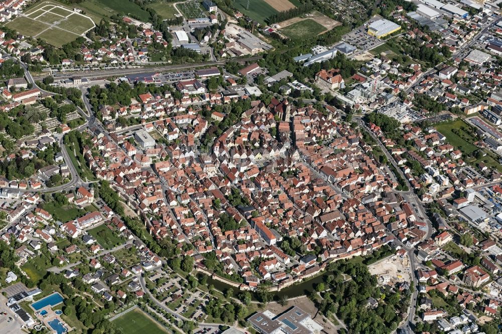 Weißenburg in Bayern von oben - Gesamtübersicht und Stadtgebiet mit Außenbezirken und Innenstadtbereich in Weißenburg in Bayern im Bundesland Bayern, Deutschland