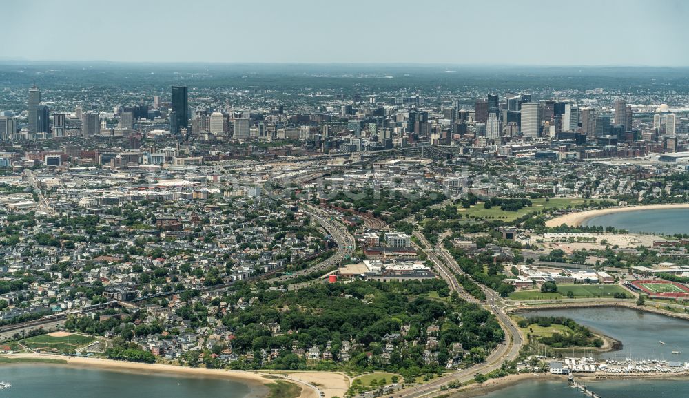 Boston aus der Vogelperspektive: Gesamtübersicht des Stadtgebietes in Boston in Massachusetts, USA