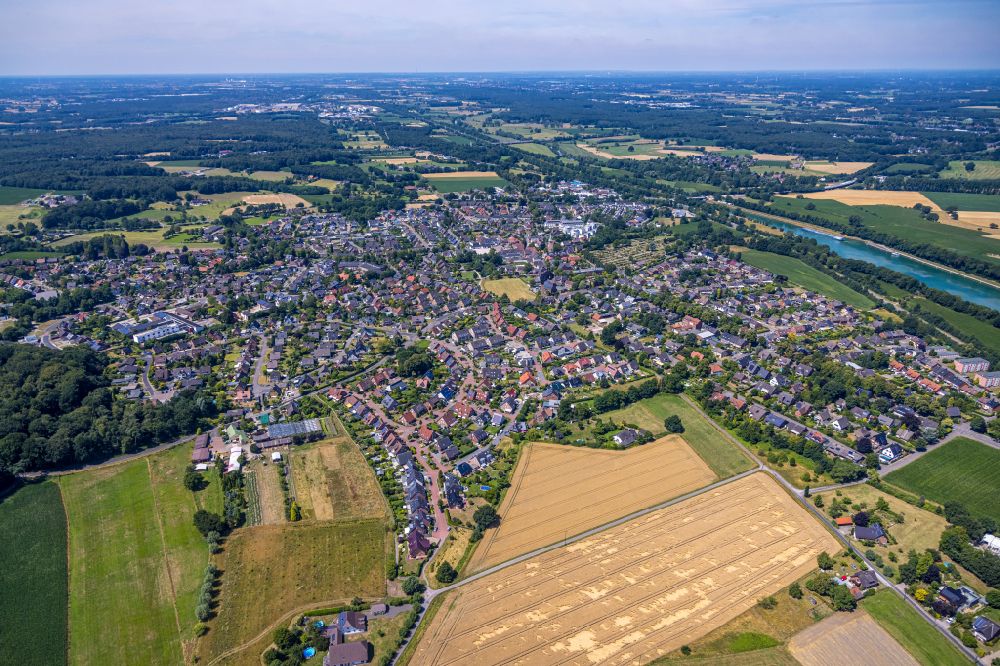 Luftbild Hünxe - Gesamtübersicht des Stadtgebietes in Hünxe im Bundesland Nordrhein-Westfalen, Deutschland