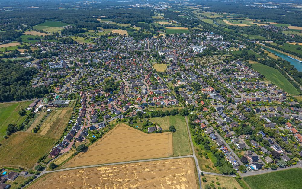 Luftaufnahme Hünxe - Gesamtübersicht des Stadtgebietes in Hünxe im Bundesland Nordrhein-Westfalen, Deutschland