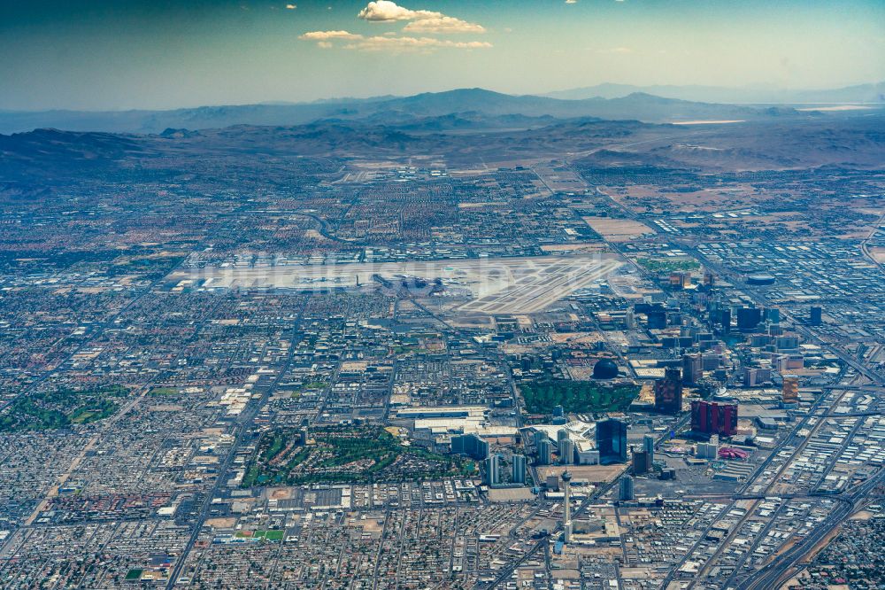 Las Vegas aus der Vogelperspektive: Gesamtübersicht des Stadtgebietes in Las Vegas in Nevada, USA