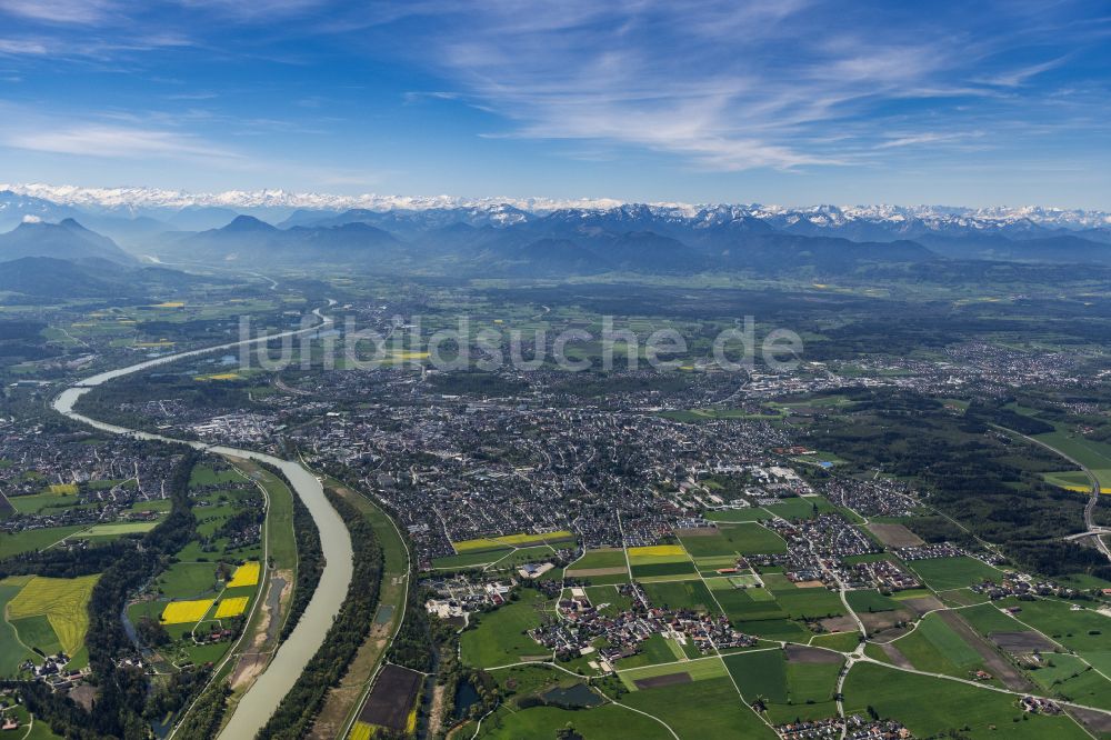 Luftbild Rosenheim - Gesamtübersicht des Stadtgebietes in Rosenheim im Bundesland Bayern, Deutschland