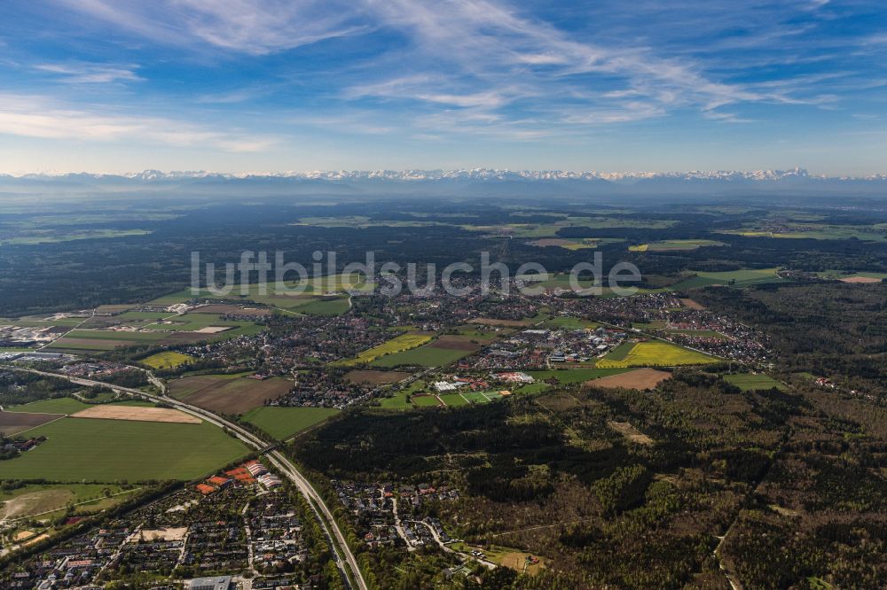 Luftbild Unterhaching - Gesamtübersicht des Stadtgebietes in Unterhaching im Bundesland Bayern, Deutschland