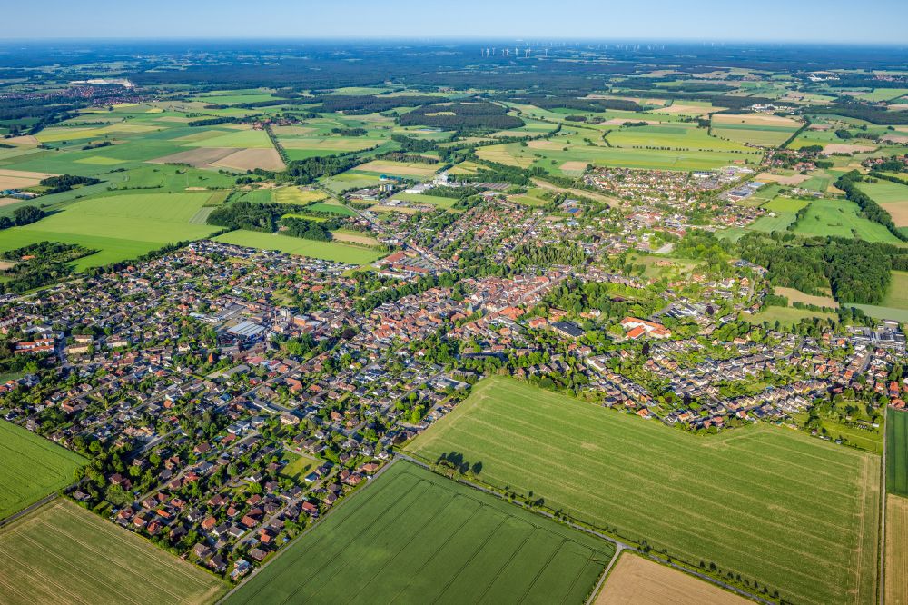 Wittingen aus der Vogelperspektive: Gesamtübersicht des Stadtgebietes in Wittingen im Bundesland Niedersachsen, Deutschland