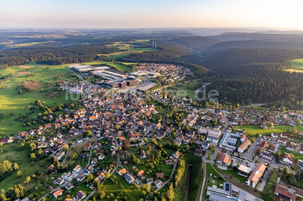 Luftbild Loßburg - Gesamtübersicht und Stadtgebiet mit Außenbezirken und Innenstadtbereich in Loßburg im Bundesland Baden-Württemberg, Deutschland