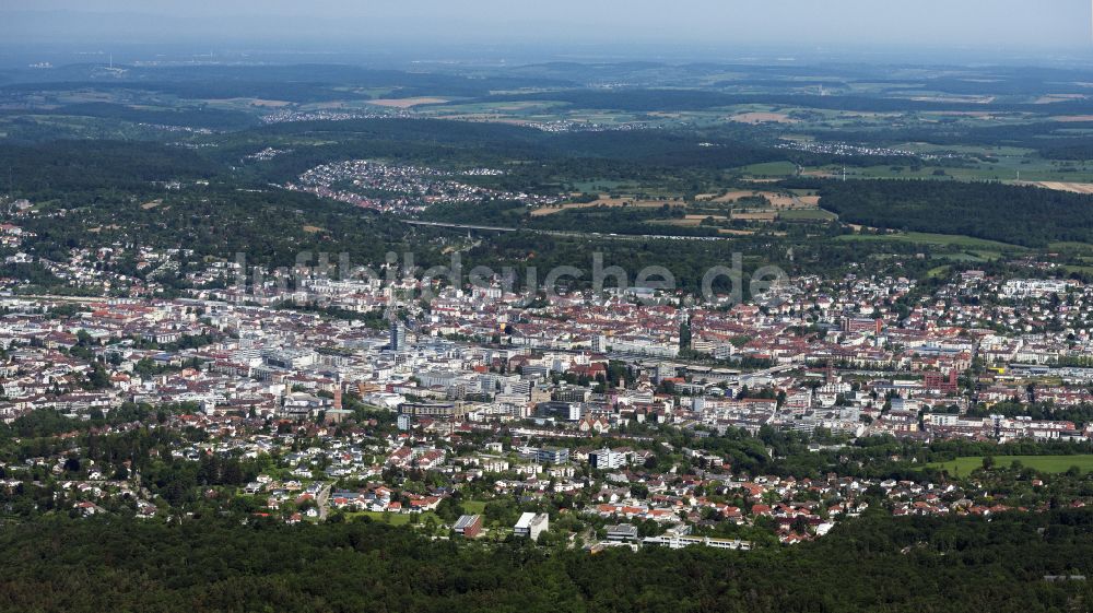Pforzheim von oben - Gesamtübersicht und Stadtgebiet mit Außenbezirken und Innenstadtbereich in Pforzheim im Bundesland Baden-Württemberg, Deutschland