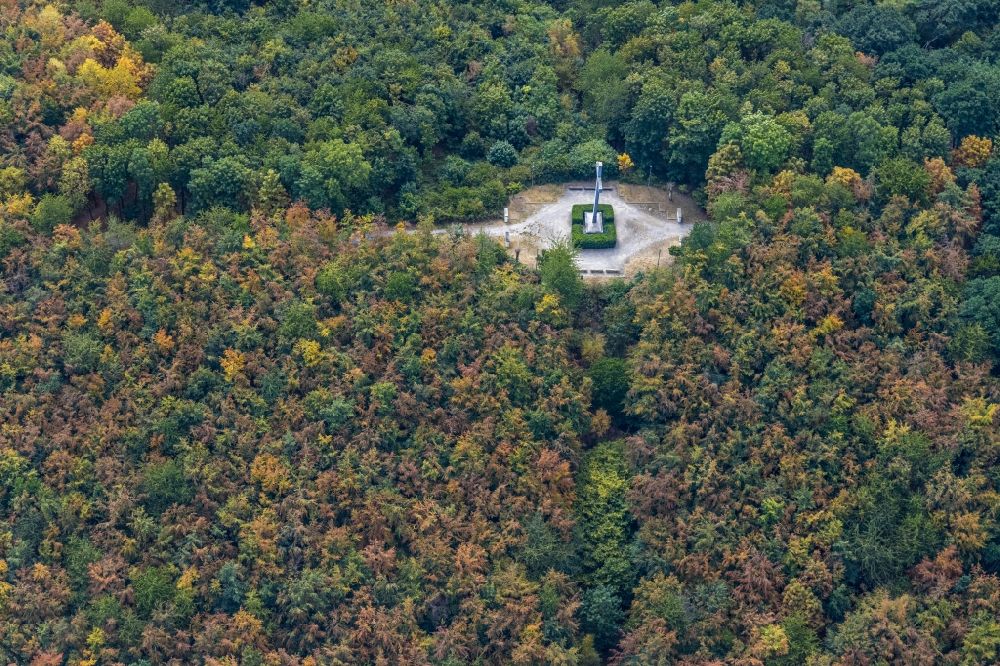 Luftaufnahme Menden (Sauerland) - Geschichts- Denkmal Galbusch Kreuz in Menden (Sauerland) im Bundesland Nordrhein-Westfalen, Deutschland