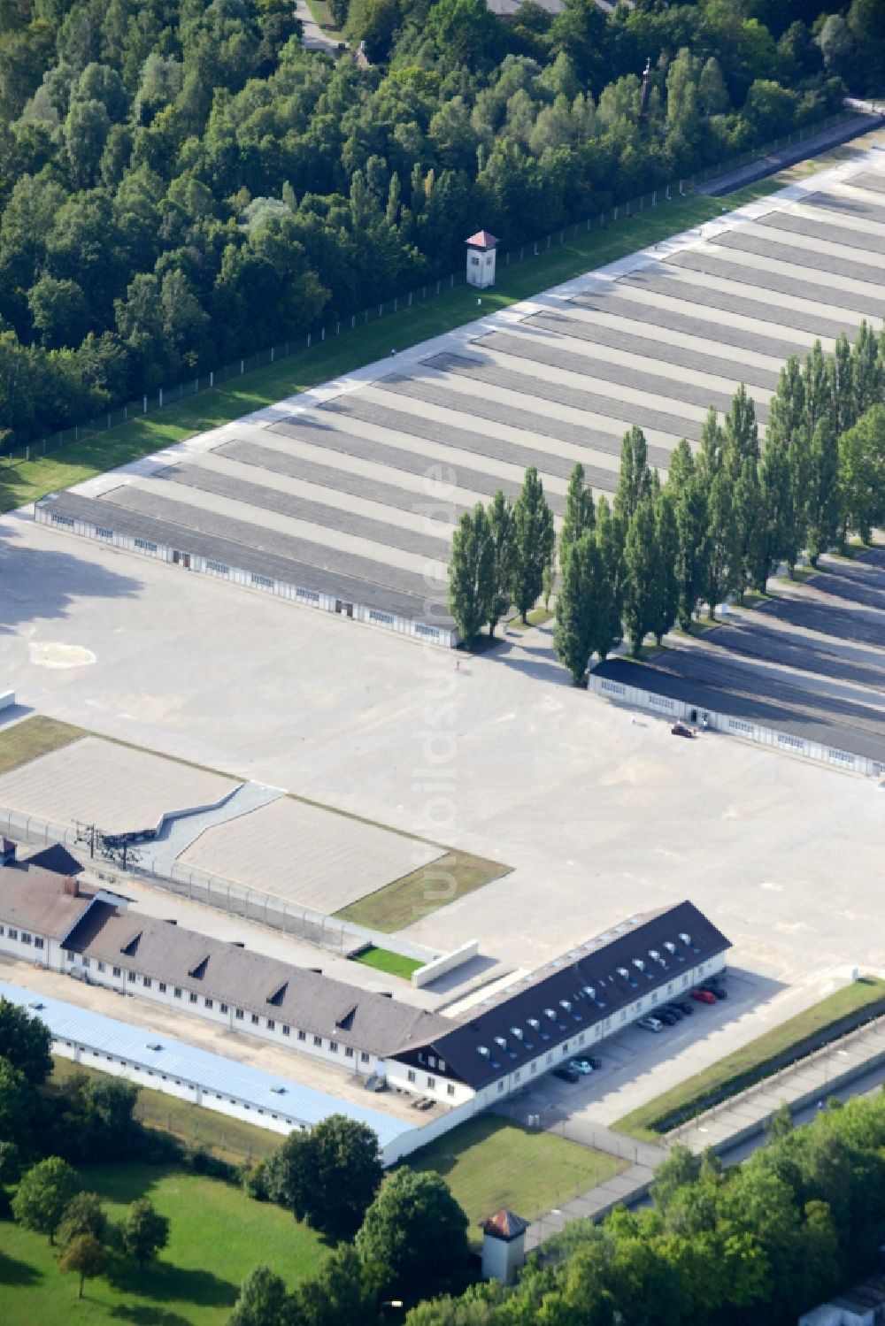 Dachau aus der Vogelperspektive: Geschichts- Denkmal KZ- Gedenkstätte Dachau in Dachau im Bundesland Bayern