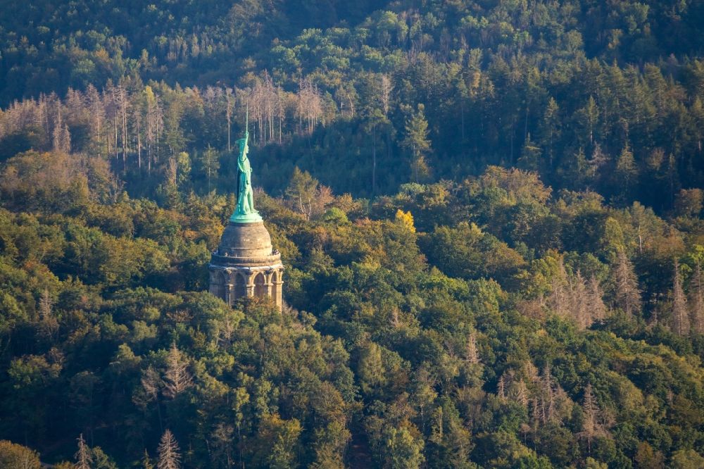 Detmold von oben - Geschichts- Denkmal Hermannsdenkmal im Teuteburger Wald in Detmold im Bundesland Nordrhein-Westfalen