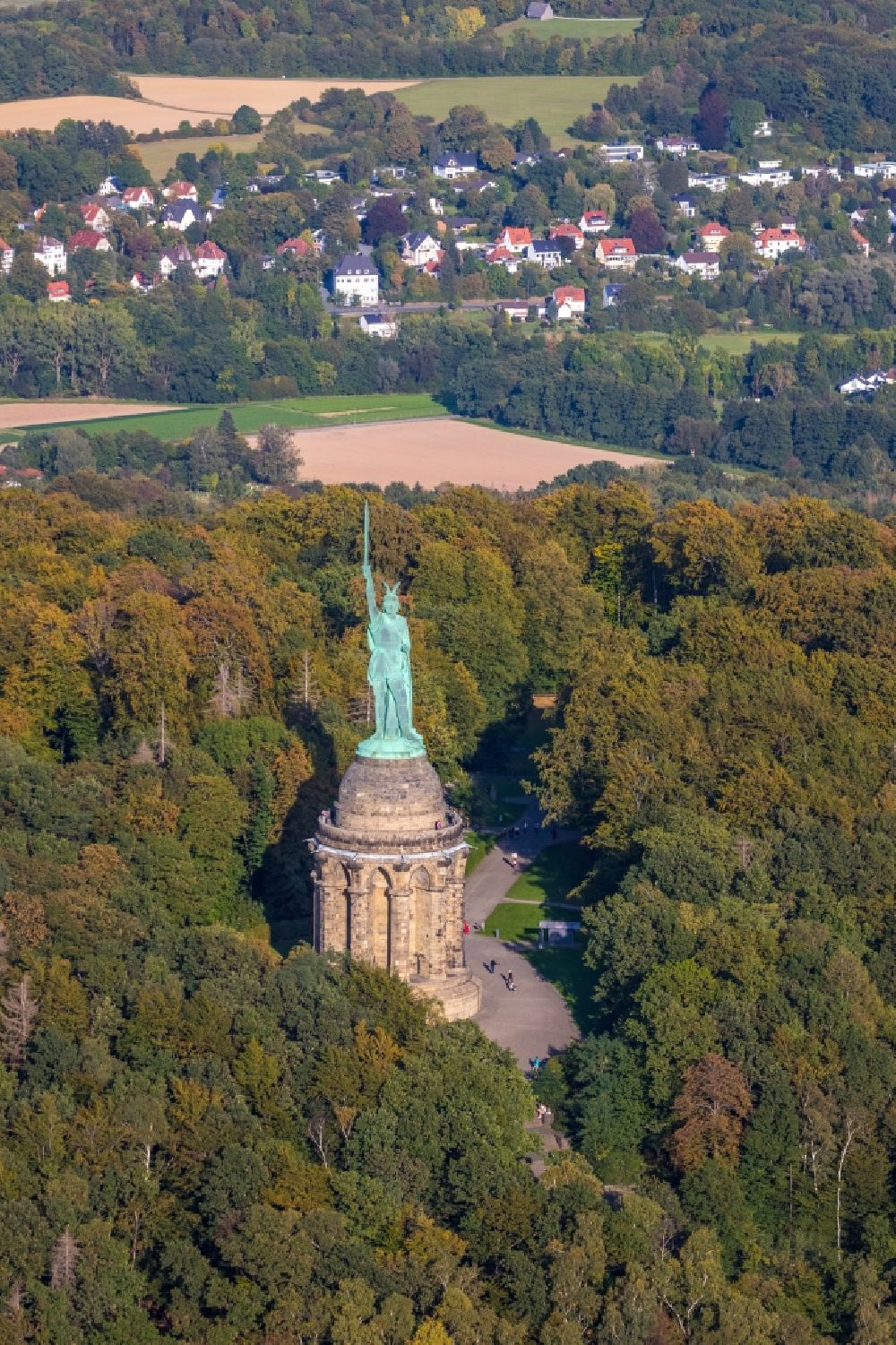 Detmold aus der Vogelperspektive: Geschichts- Denkmal Hermannsdenkmal im Teuteburger Wald in Detmold im Bundesland Nordrhein-Westfalen