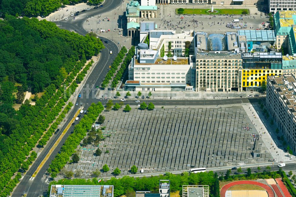 Luftbild Berlin - Geschichts- Denkmal Holocaust Mahnmal an der Hannah-Arendt-Straße in Berlin
