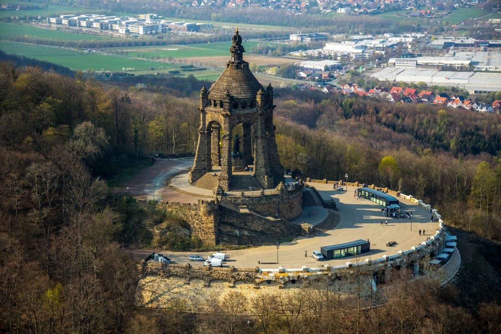 Luftaufnahme Porta Westfalica - Geschichts- Denkmal Kaiser- Wilhelm- Denkmal in Porta Westfalica im Bundesland Nordrhein-Westfalen, Deutschland