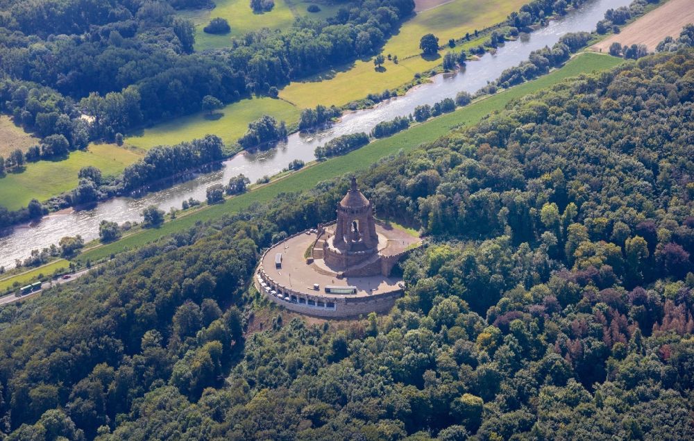Luftaufnahme Porta Westfalica - Geschichts- Denkmal Kaiser- Wilhelm- Denkmal in Porta Westfalica im Bundesland Nordrhein-Westfalen, Deutschland