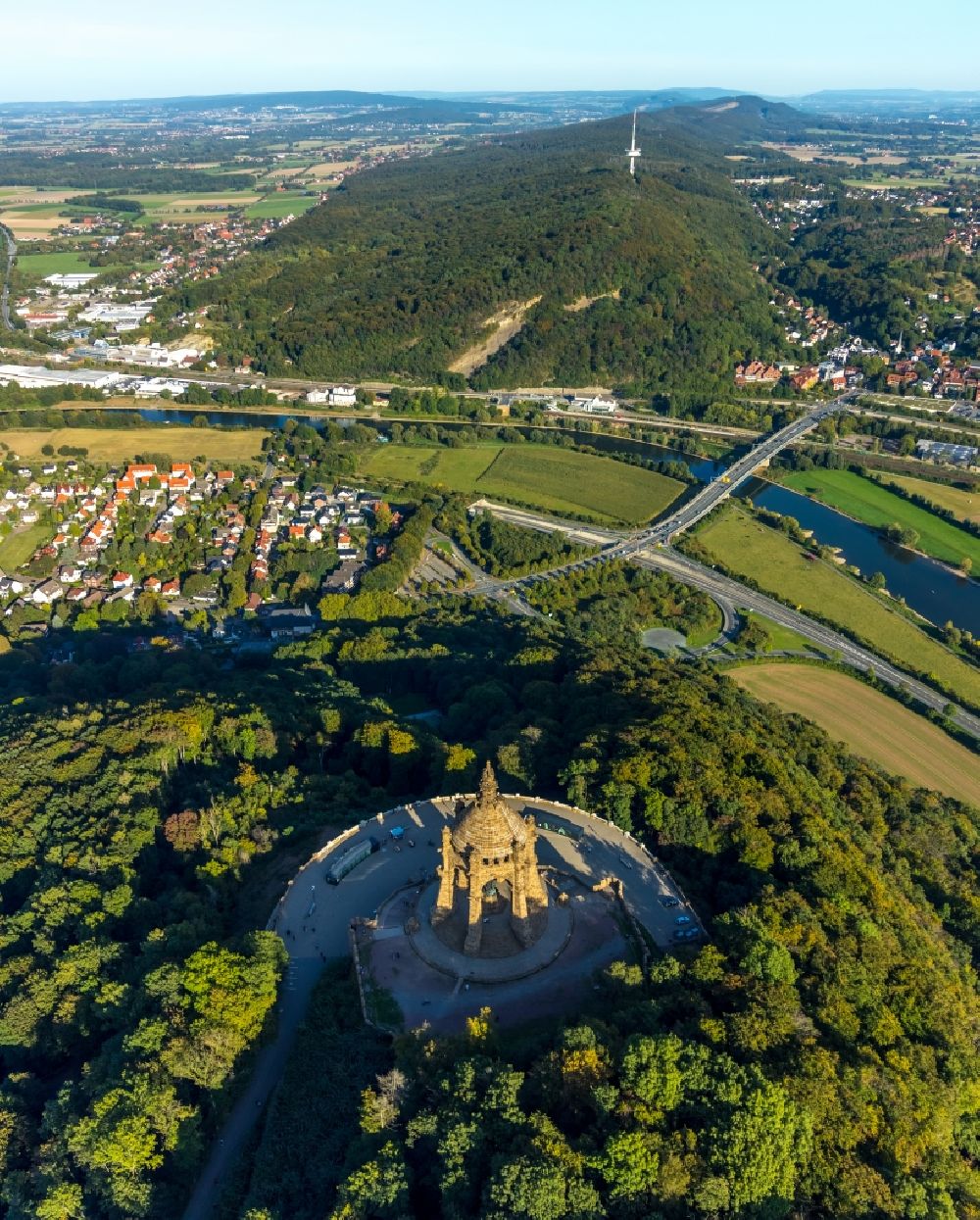 Luftbild Porta Westfalica - Geschichts- Denkmal Kaiser- Wilhelm- Denkmal in Porta Westfalica im Bundesland Nordrhein-Westfalen, Deutschland