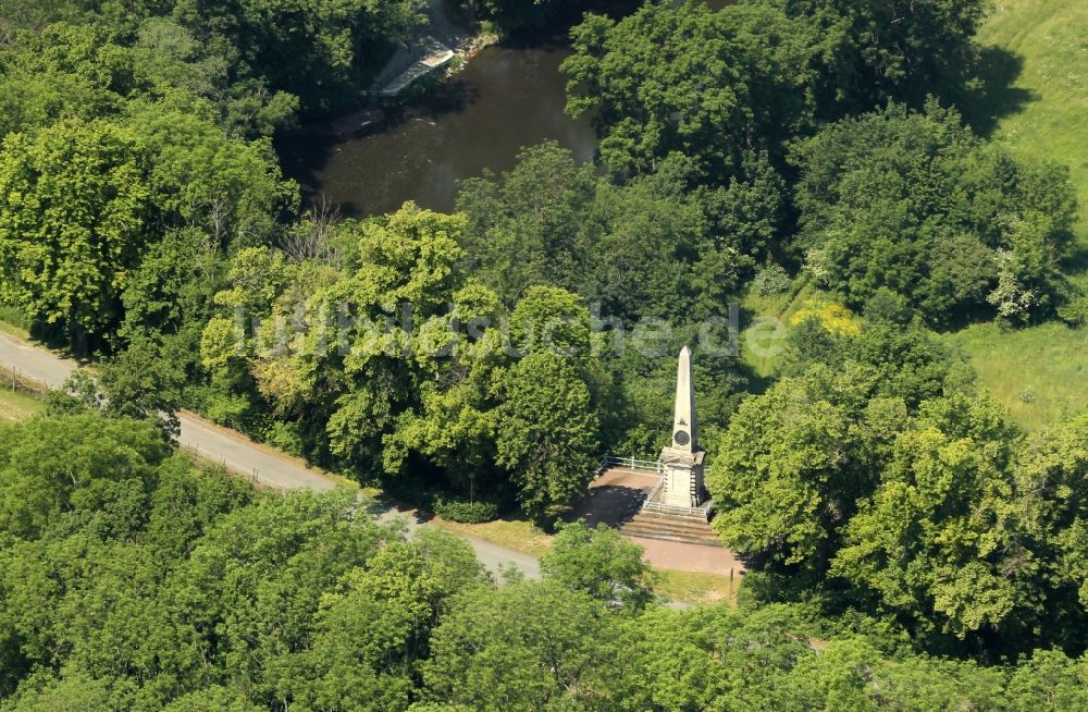 Luftaufnahme Bad Kösen - Geschichts- Denkmal Kaiser Wilhelm I - Obelisk, Bad Kösen in Bad Kösen im Bundesland Sachsen-Anhalt, Deutschland