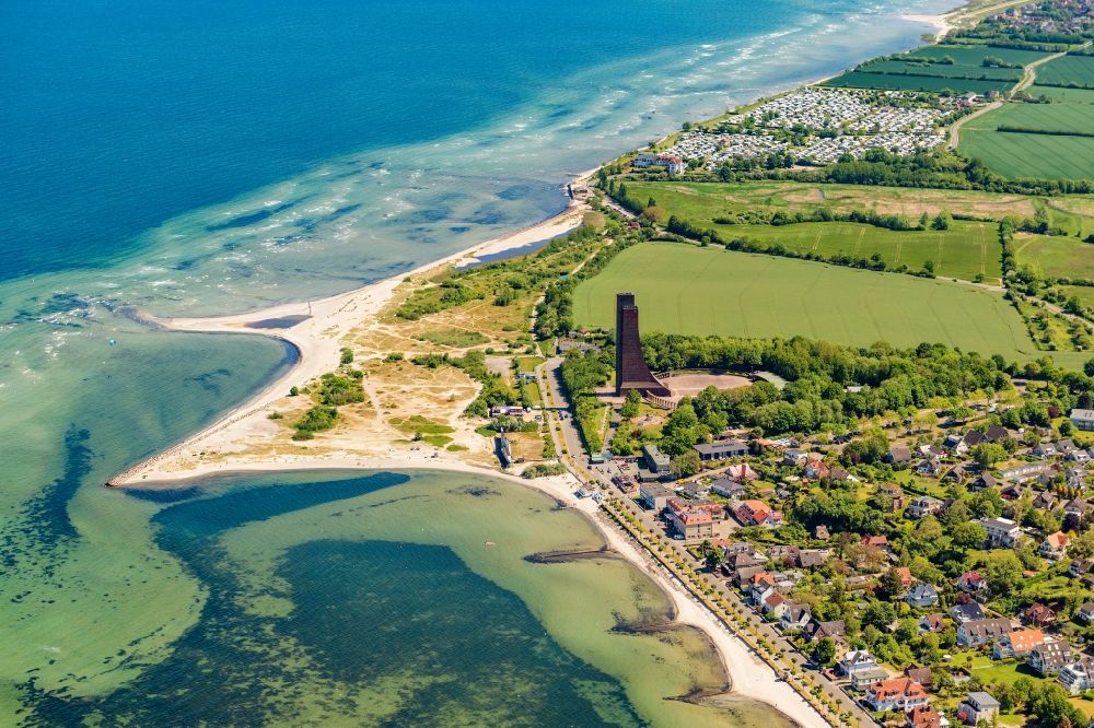 Luftbild Laboe - Geschichts- Denkmal Marine - Ehrenmal der Deutschen U-Boote am Strand in Laboe im Bundesland Schleswig-Holstein