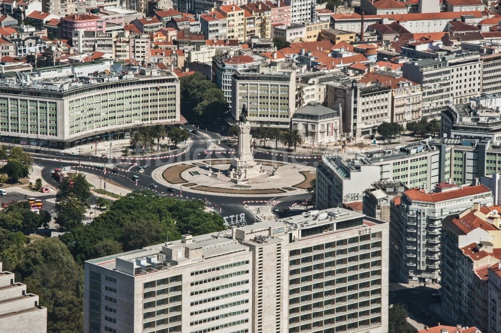 Lissabon von oben - Geschichts- Denkmal Marques de Pombal an der Marqués de Pomba in Lissabon in Lisboa, Portugal