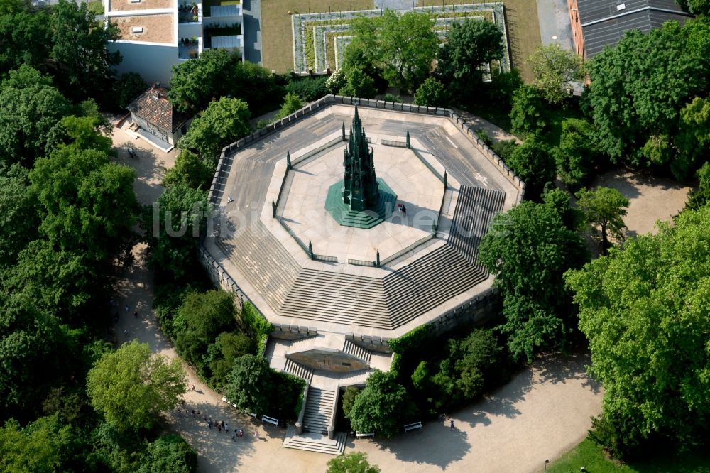 Luftaufnahme Berlin - Geschichts- Denkmal Nationaldenkmal für die Befreiungskriege Kreuzberg in Berlin