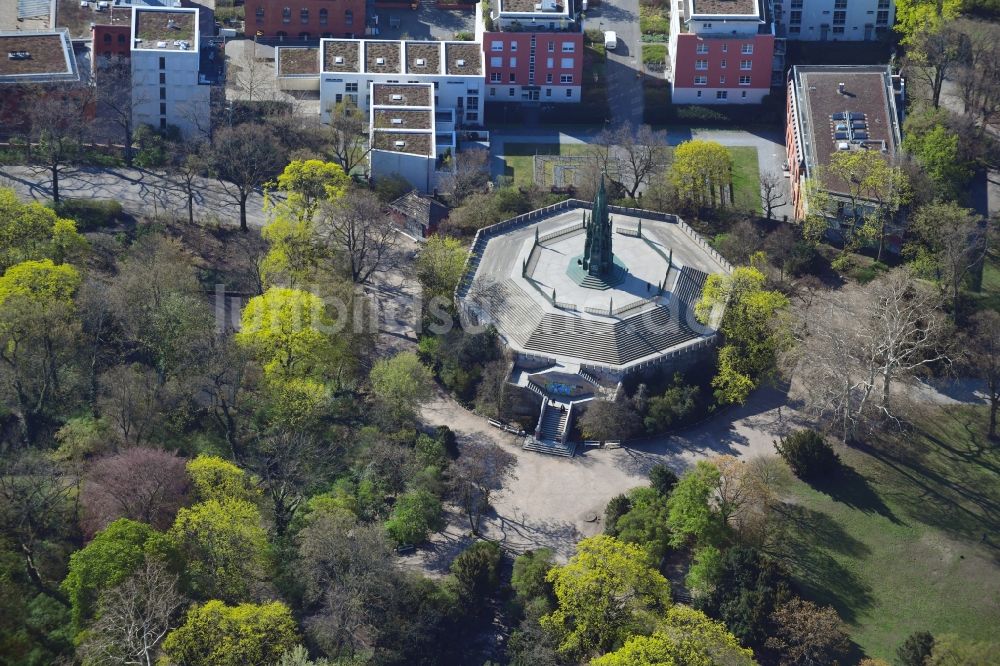 Berlin von oben - Geschichts- Denkmal Nationaldenkmal für die Befreiungskriege im Viktoriapark im Ortsteil Kreuzberg in Berlin, Deutschland