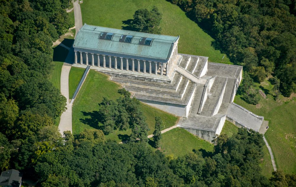 Donaustauf aus der Vogelperspektive: Geschichts- Denkmal Nationaldenkmal Walhalla in Donaustauf im Bundesland Bayern, Deutschland