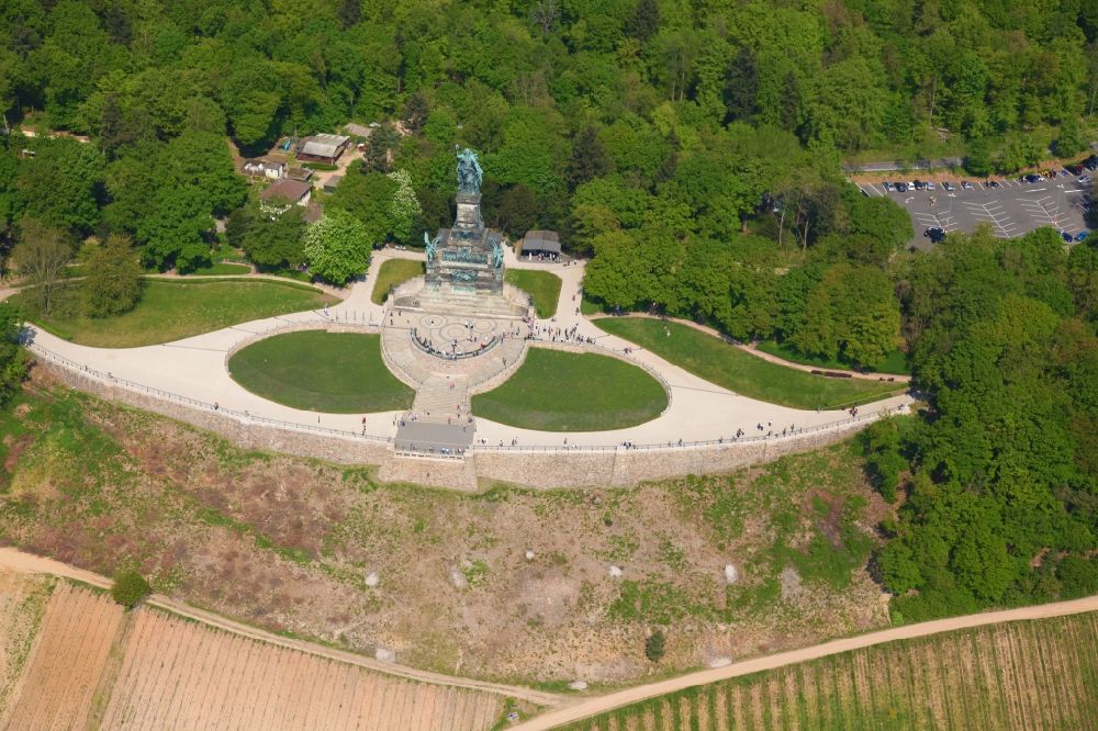 Luftbild Rüdesheim am Rhein - Geschichts- Denkmal Niederwalddenkmal in Rüdesheim am Rhein im Bundesland Hessen, Deutschland