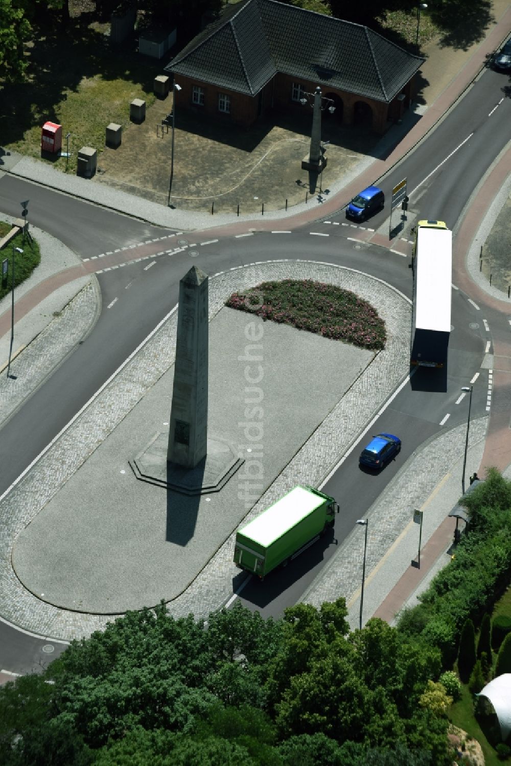 Luftbild Kirchmöser West - Geschichts- Denkmal Obelisk am Seegraben in Kirchmöser West im Bundesland Brandenburg