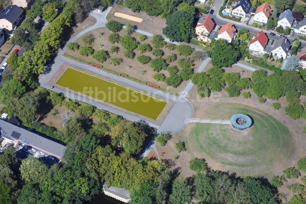Luftbild Berlin - Geschichts- Denkmal Otto Lilienthal Gedenkstätte im Lilienthalpark im Ortsteil Lichterfelde in Berlin, Deutschland