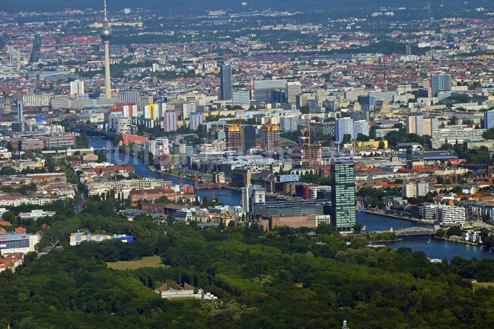 Luftbild Berlin - Geschichts- Denkmal Sowjetisches Ehrenmal Treptow in Berlin, Deutschland