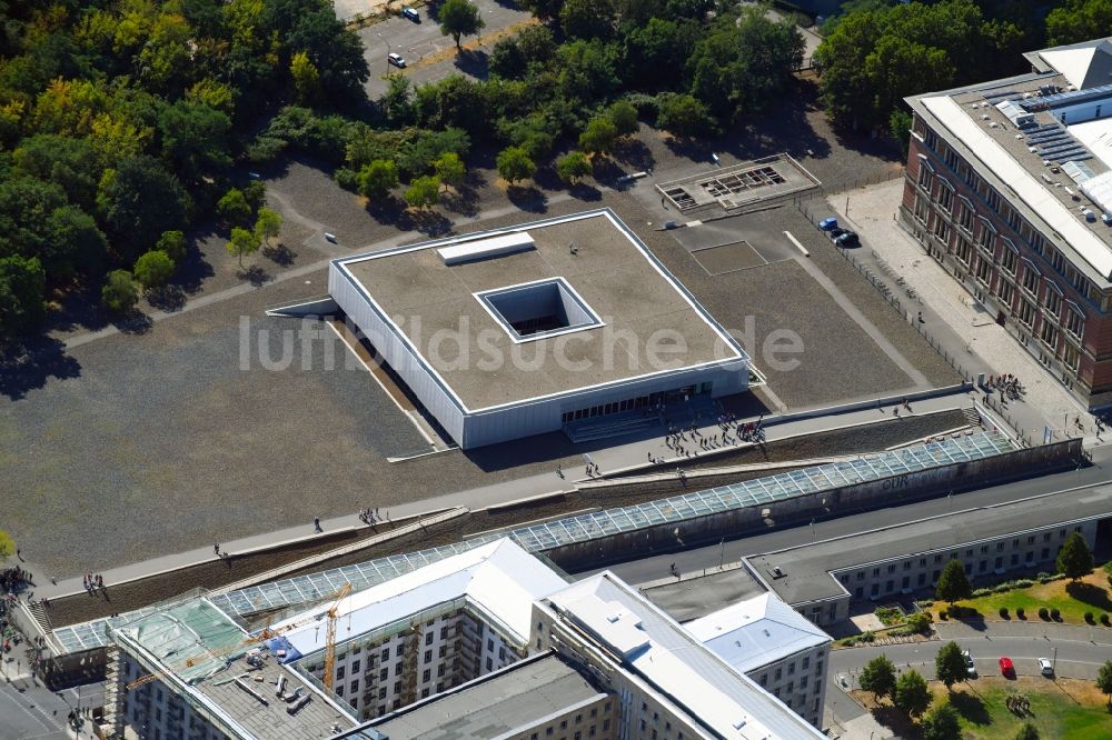 Luftaufnahme Berlin - Geschichts- Denkmal Topographie des Terrors an der Niederkirchnerstraße im Ortsteil Kreuzberg in Berlin, Deutschland
