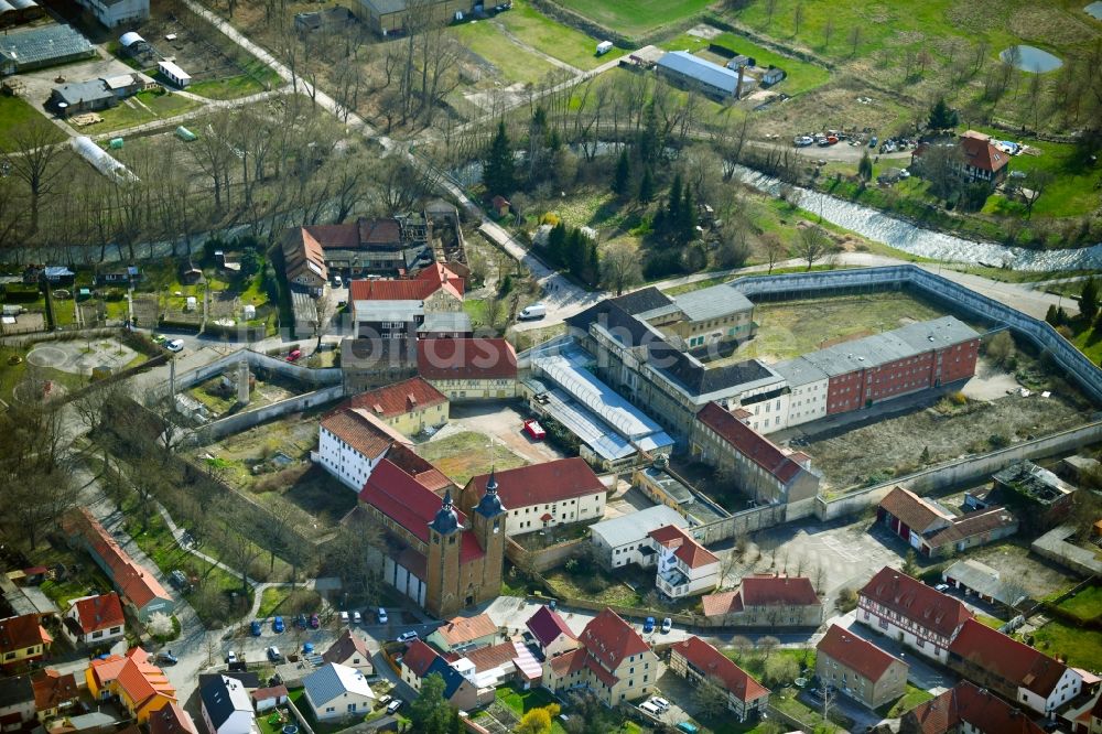Ichtershausen aus der Vogelperspektive: Geschlossene Justizvollzugsanstalt in Ichtershausen im Bundesland Thüringen, Deutschland