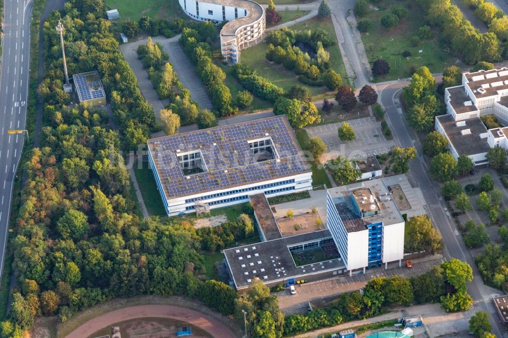 Luftbild Speyer - Geschwungener Gebäudekomplex des Pädagogischen Landesinstitut Rheinland-Pfalz in Speyer im Bundesland Rheinland-Pfalz, Deutschland