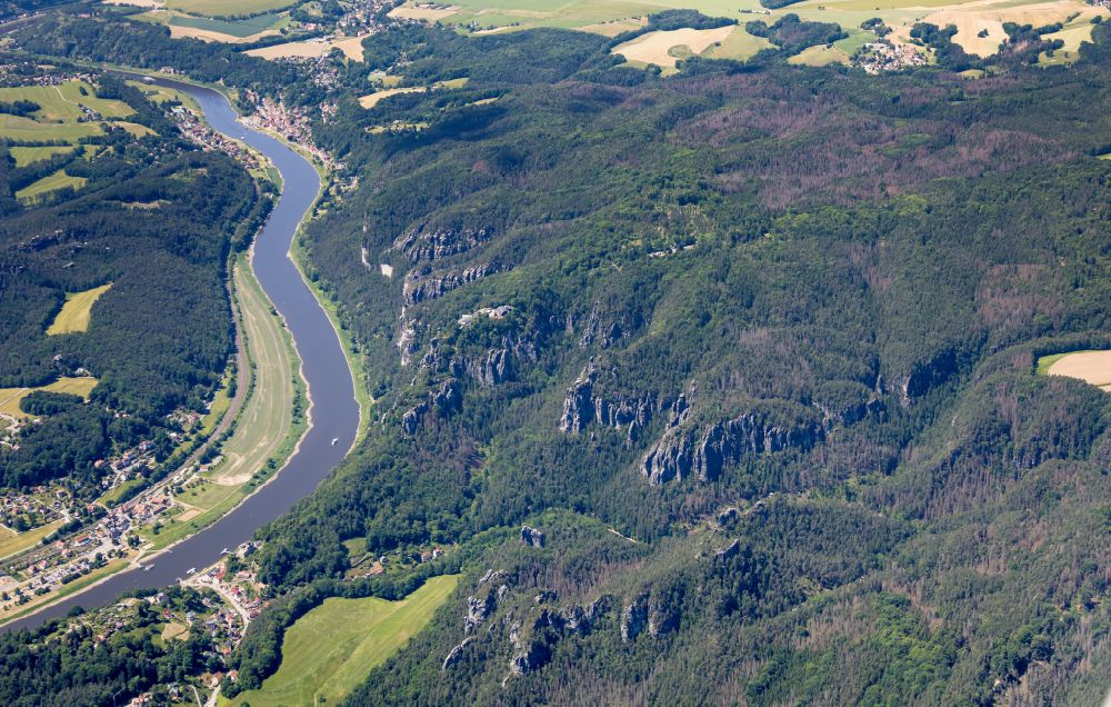 Luftaufnahme Rathen - Gesteinsformation Bastei im Elbsandsteingebirge in Rathen im Bundesland Sachsen, Deutschland