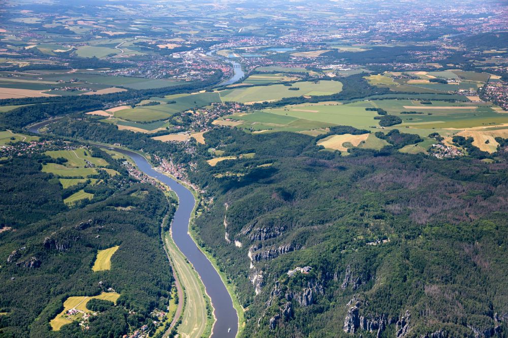 Rathen aus der Vogelperspektive: Gesteinsformation Bastei im Elbsandsteingebirge in Rathen im Bundesland Sachsen, Deutschland