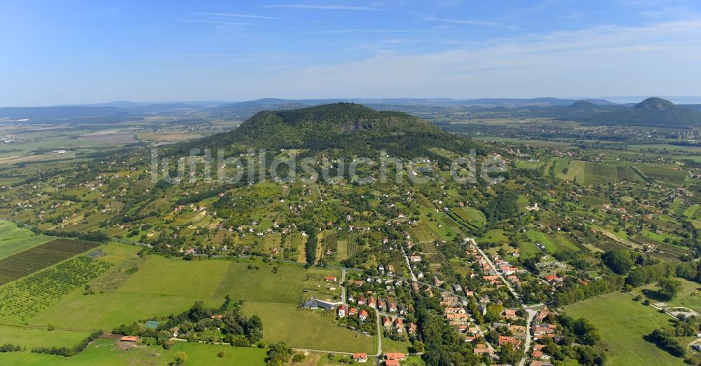 Luftaufnahme Raposka - Gesteinsformation des Berges Szent György-hegy in Raposka in Wesprim, Ungarn