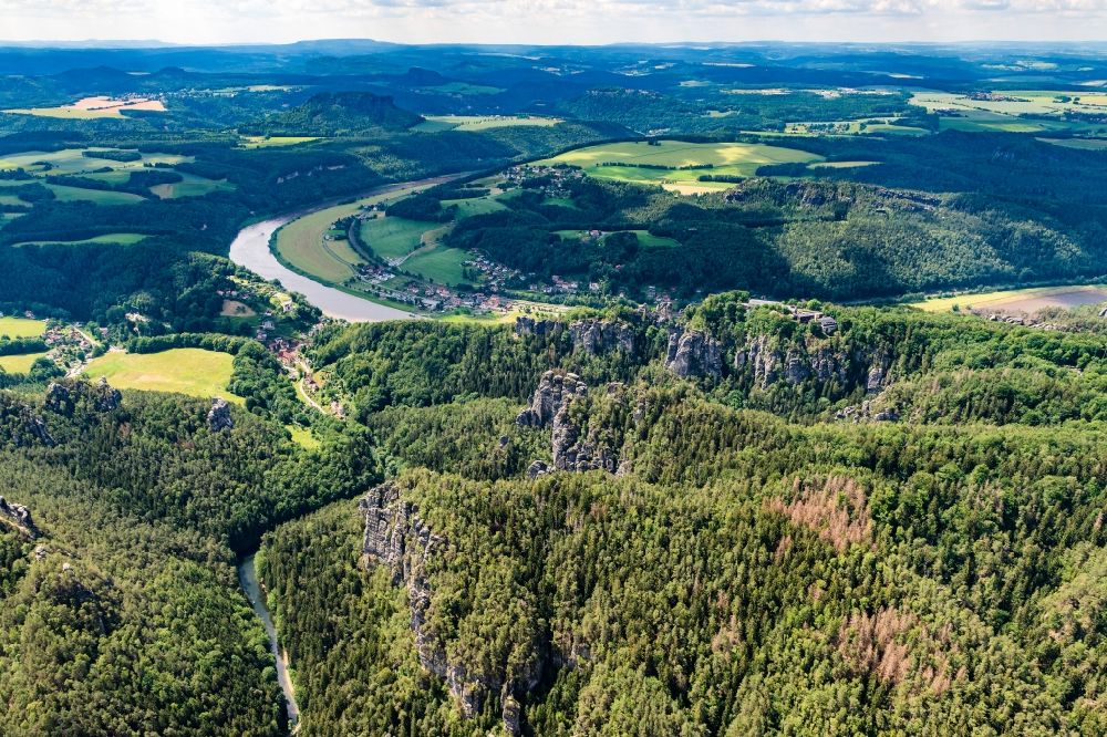 Luftaufnahme Rathen - Gesteinsformation Ferdinandstein am Basteiweg in Lohmen an der Elbe im Bundesland Sachsen, Deutschland
