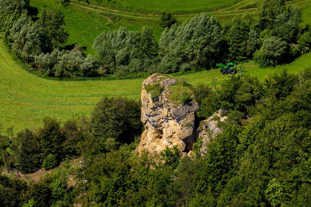 Luftbild Ober-Werbe - Gesteinsformation NSG Naturschutzgebiet Langenstein in Ober-Werbe im Bundesland Hessen, Deutschland