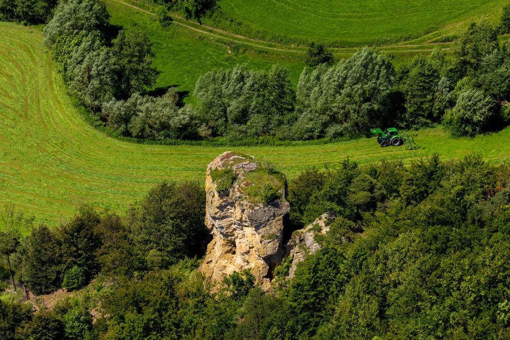Luftaufnahme Ober-Werbe - Gesteinsformation NSG Naturschutzgebiet Langenstein in Ober-Werbe im Bundesland Hessen, Deutschland