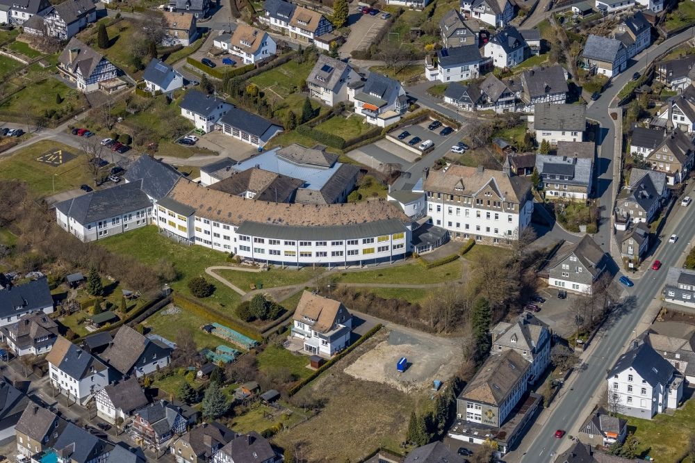 Luftbild Bad Fredeburg - Gesundheitszentrum und Ärztehaus Caritas-Sozialstation Schmallenberg in Bad Fredeburg im Bundesland Nordrhein-Westfalen, Deutschland