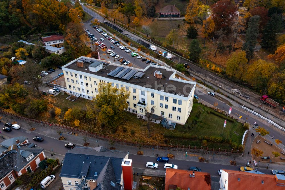 Luftbild Bad Freienwalde (Oder) - Gesundheitszentrum und Ärztehaus Schloßpark- Ambulanz in Bad Freienwalde (Oder) im Bundesland Brandenburg, Deutschland