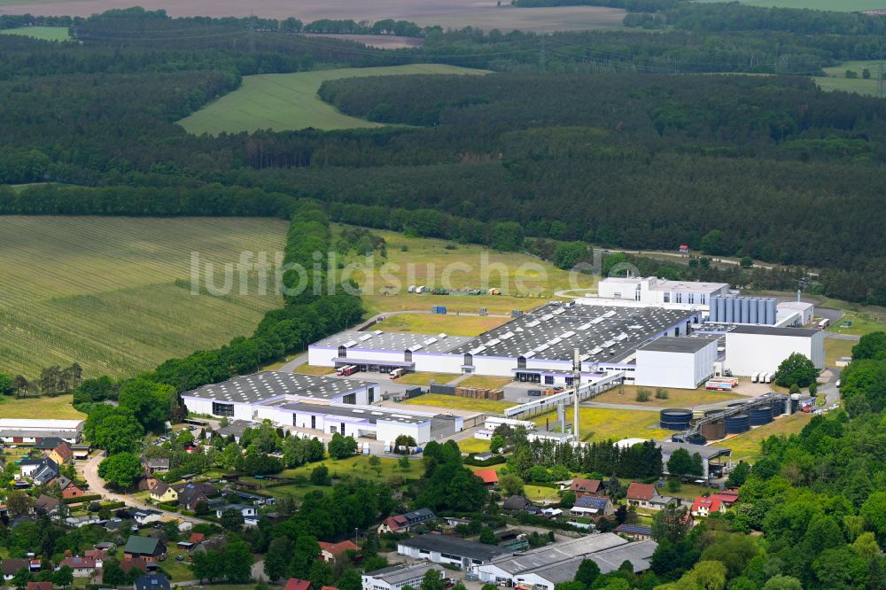 Luftaufnahme Dodow - Getränke- Hersteller der riha WeserGold Getränke GmbH & Co. KG in Dodow im Bundesland Mecklenburg-Vorpommern, Deutschland