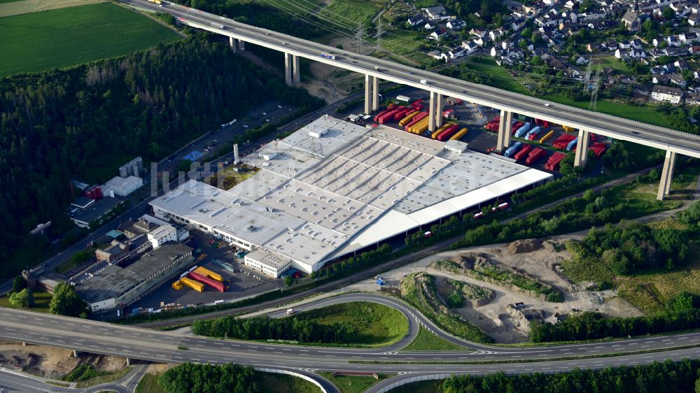 Luftaufnahme Bad Neuenahr-Ahrweiler - Getränkefabrik der Apollinaris & Schweppes GmbH in Bad Neuenahr-Ahrweiler im Bundesland Rheinland-Pfalz, Deutschland