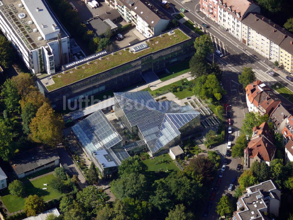 Luftaufnahme Freiburg im Breisgau - Gewächshaus im Botanischen Garten Freiburg, Baden-Württemberg