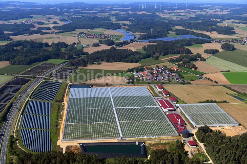 Feulersdorf von oben - Gewächshaus- Reihen der Gemüsebau Scherzer & Boss Fruchtgemüse GmbH in Feulersdorf im Bundesland Bayern, Deutschland